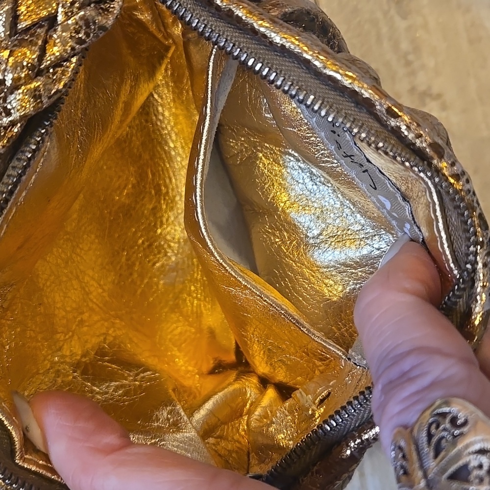 Kristen Aronsson Metallic Patterned Gold Zipper Clutch - Picture 6 of 9